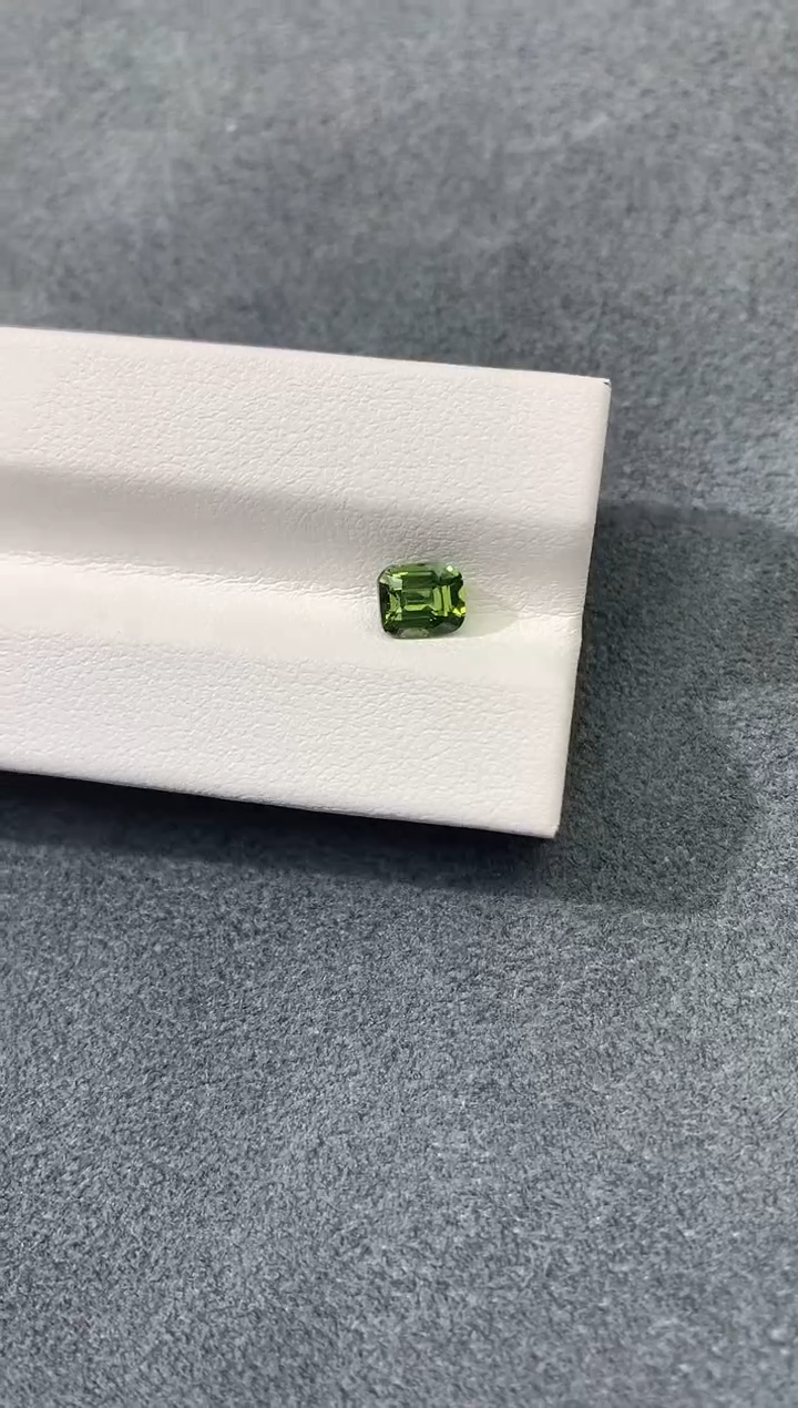 裸石彩色蓝宝石天然无烧绿色蓝宝石 1.02CT