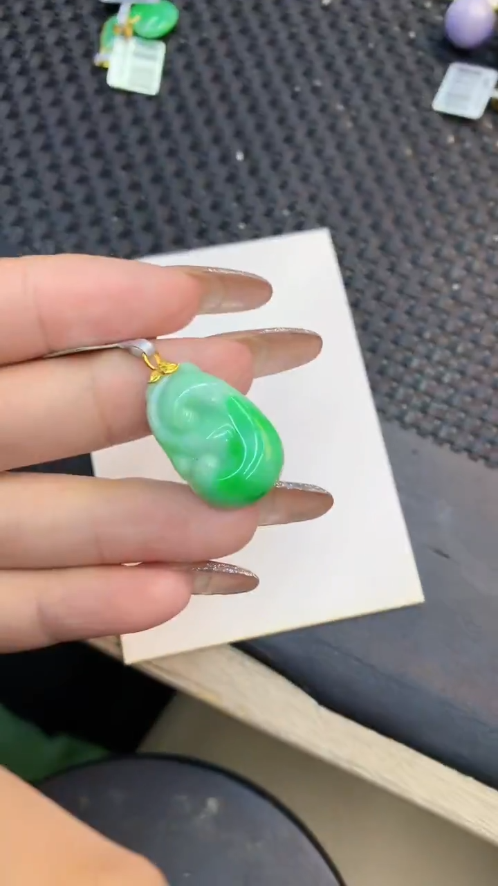 颈饰18K金镶嵌翡翠1