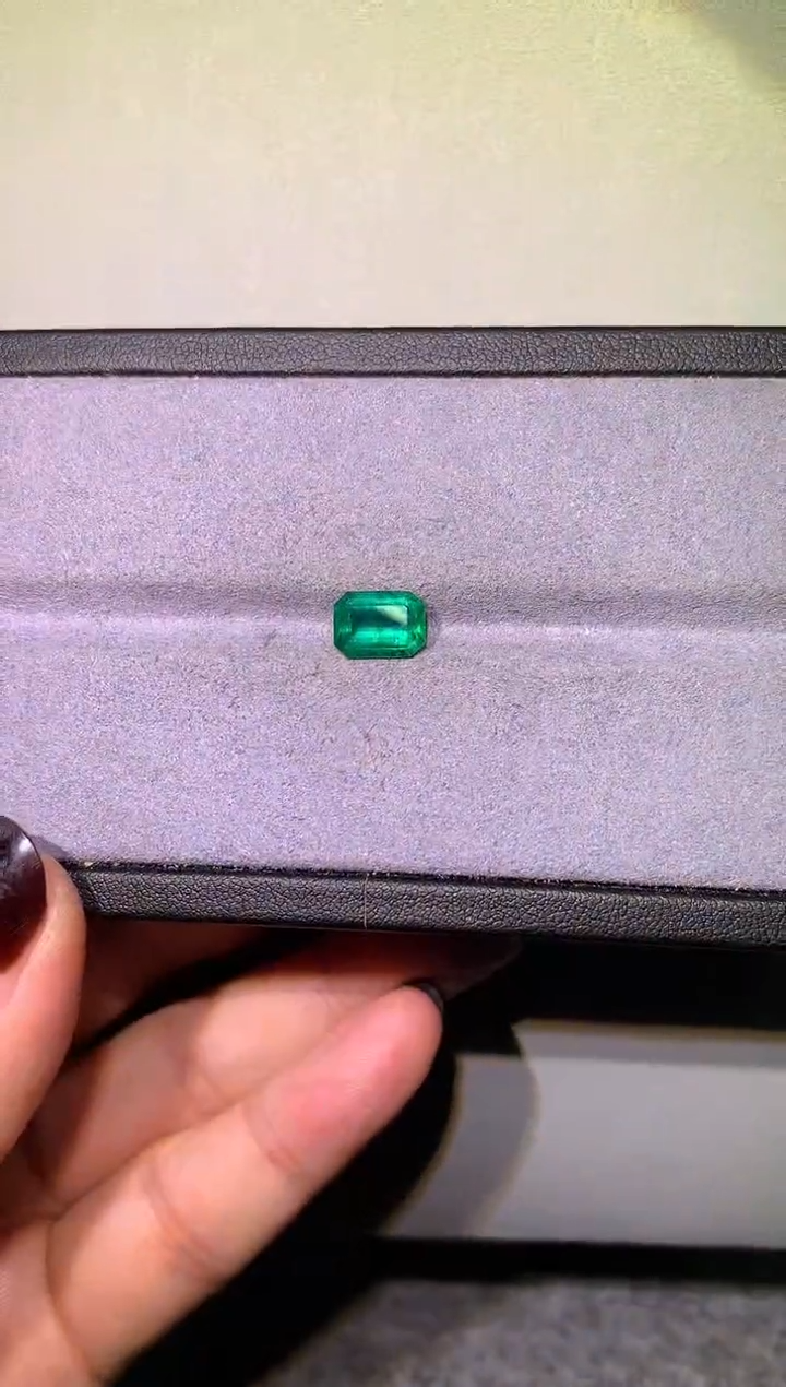 【闪购商品】祖母绿裸石未镶嵌2.3ctVVG微油吉尔德A066