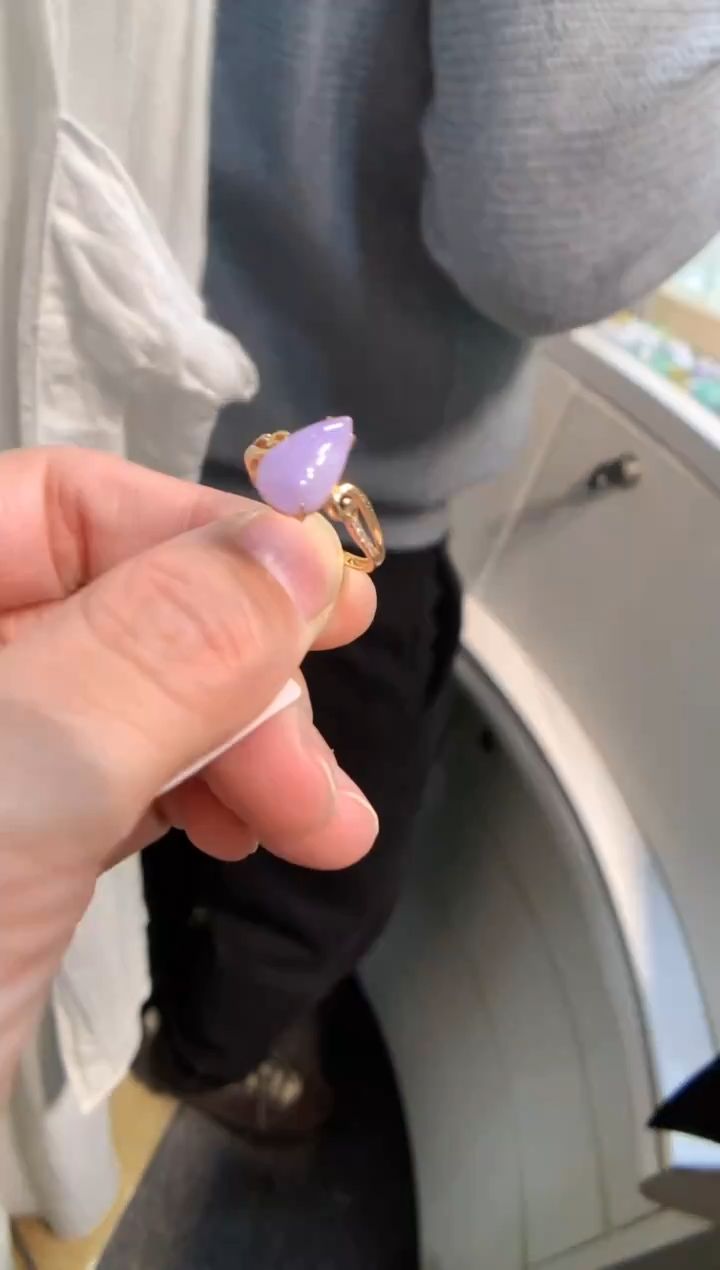 18K金镶嵌戒指翡翠戒指