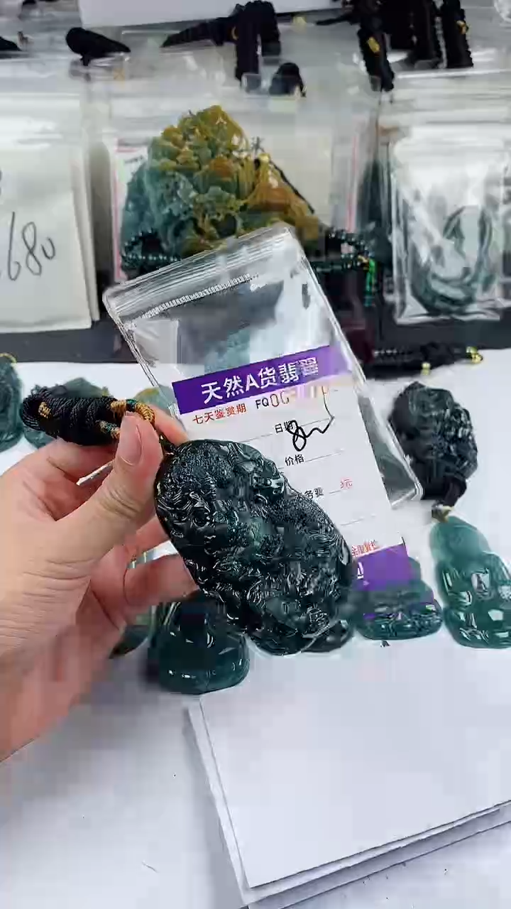 【闪购商品】翡翠颈饰未镶嵌        
