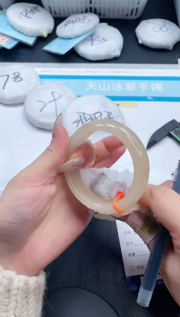 【闪购商品】石英质玉手镯未镶嵌3-V56-57