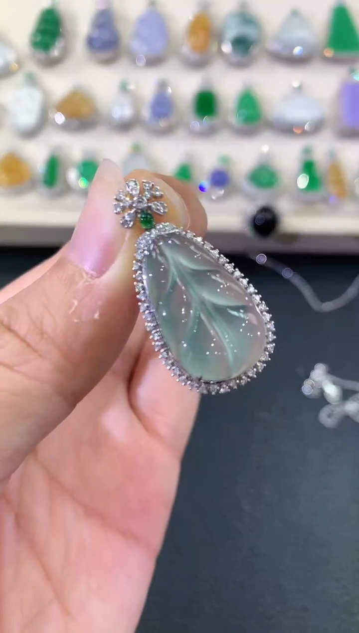 【闪购商品】翡翠吊坠(不含链)18K金镶嵌B108      