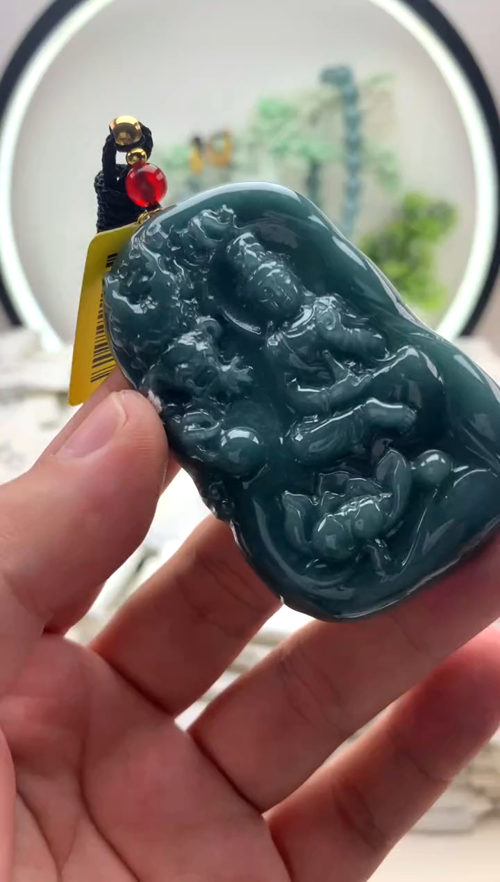 翡翠未镶嵌颈饰大势至