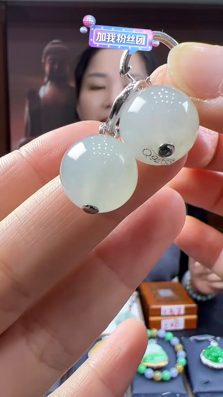 18K金镶嵌翡翠耳饰耳扣