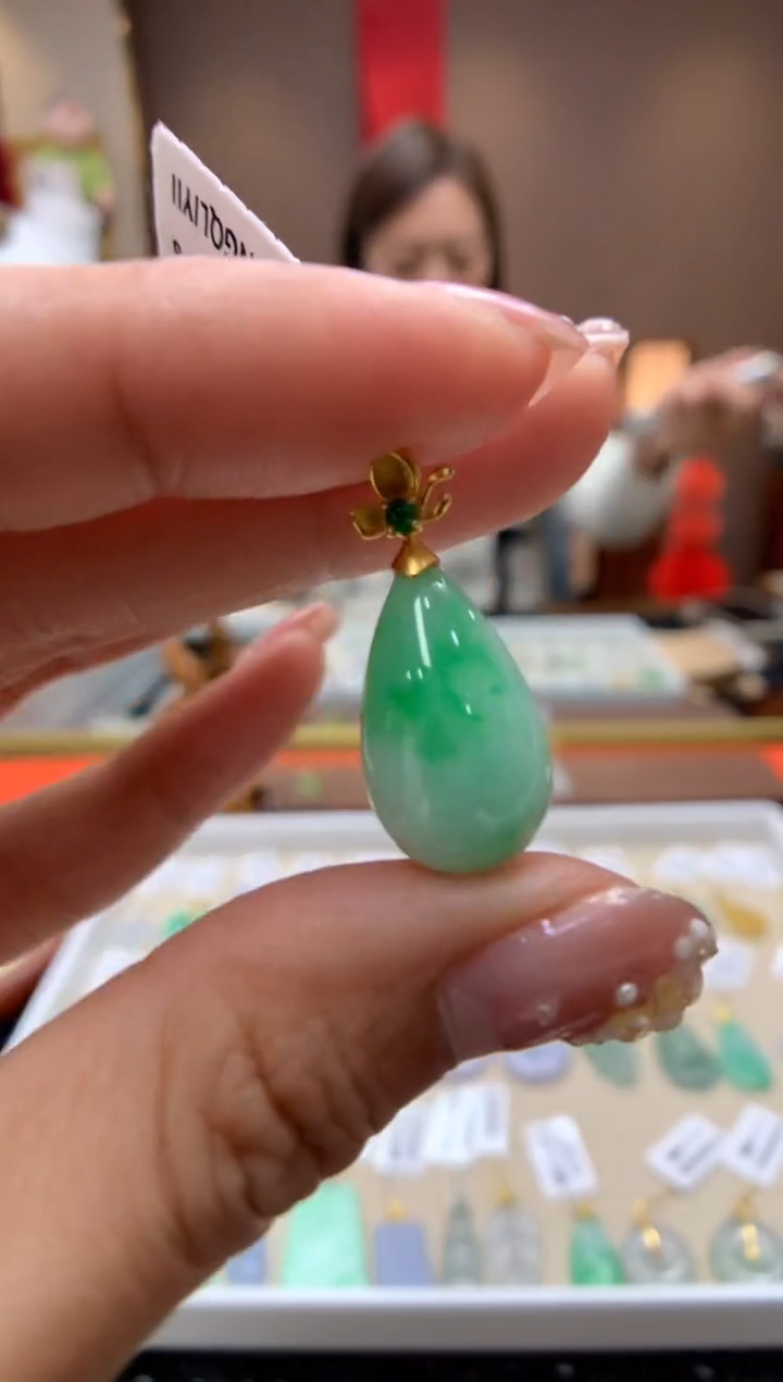 【闪购商品】翡翠颈饰18K金镶嵌水滴
