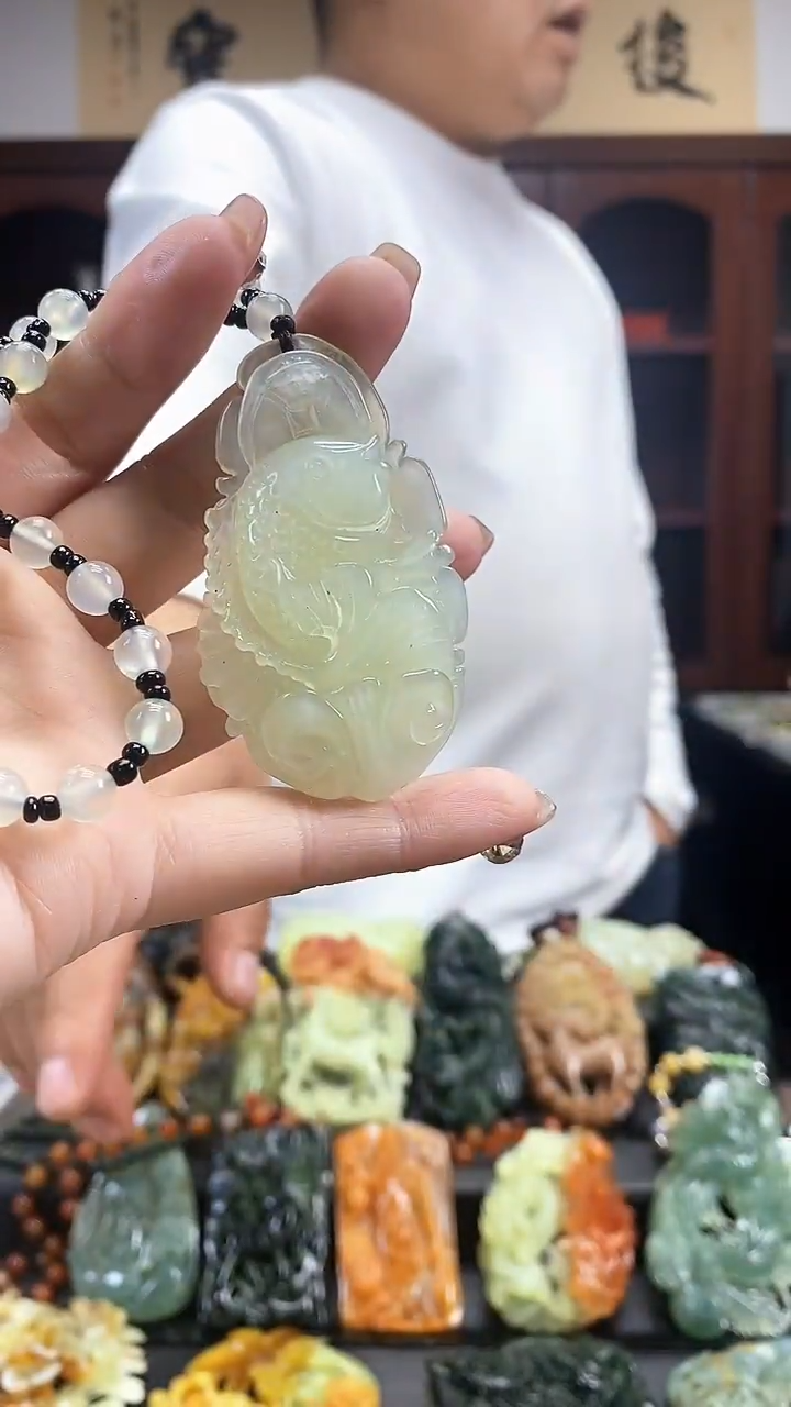 【闪购商品】蛇纹石玉吊坠未镶嵌·