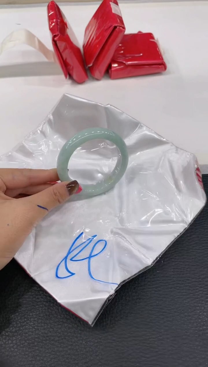 【闪购商品】翡翠手镯未镶嵌手镯