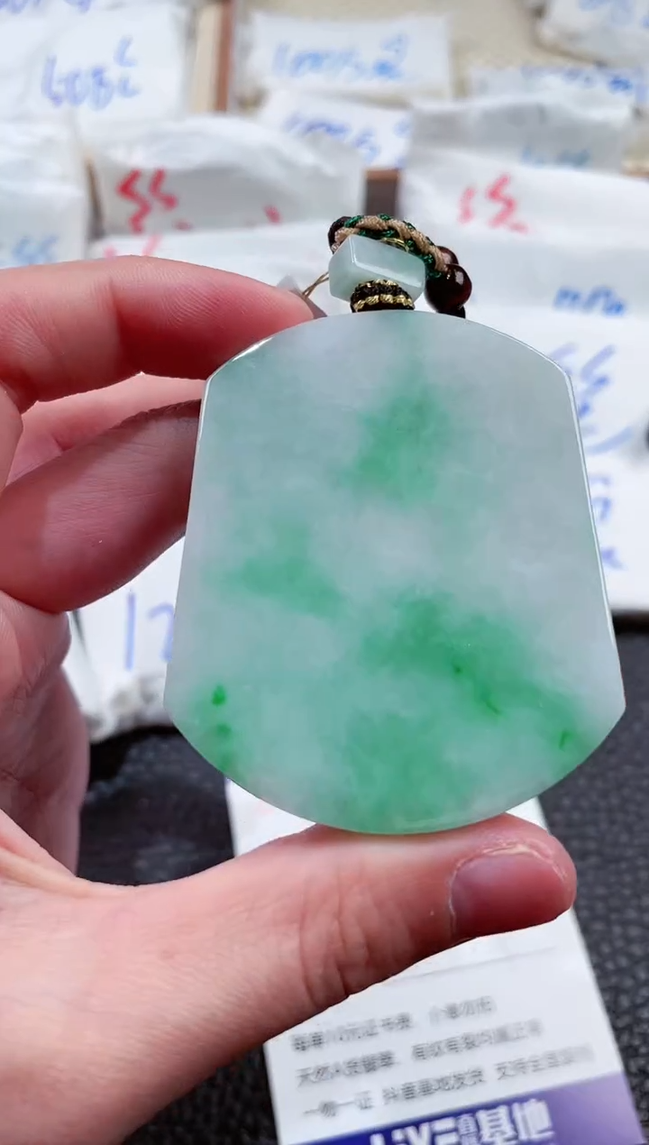 【闪购商品】翡翠颈饰未镶嵌00002430