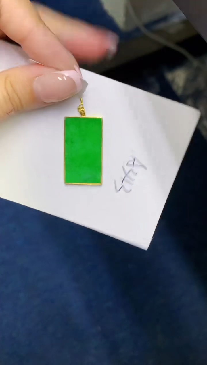 翡翠18K金镶嵌颈饰缅甸天然翡翠A货