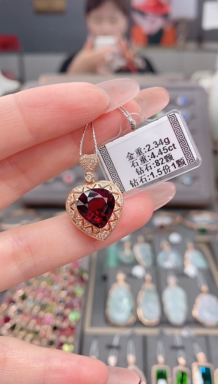 颈饰18K金镶嵌碧玺4.45   