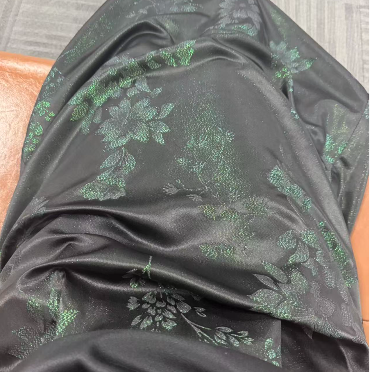 100%桑蚕丝！彩通正绢黑绿A裙
