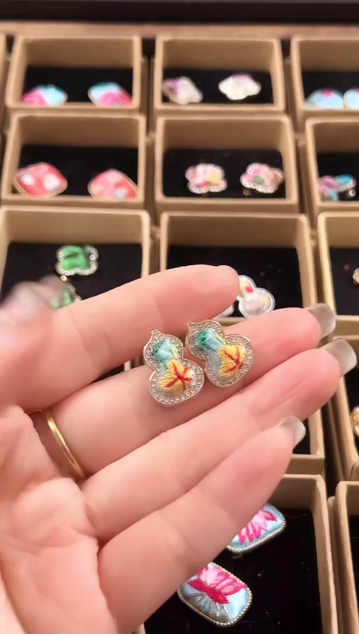 【闪购商品】织绣民族风老绣饰品557