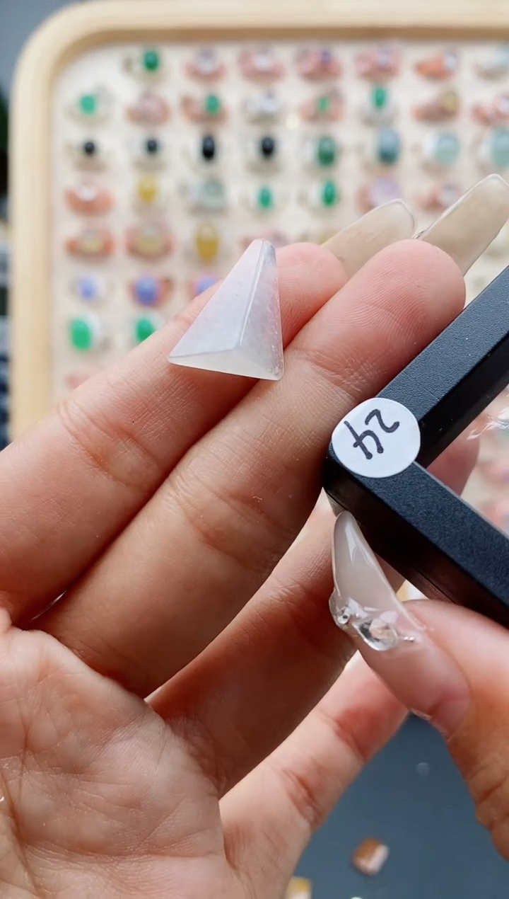 【闪购商品】翡翠裸石缅甸天然A货翡翠222   1+24