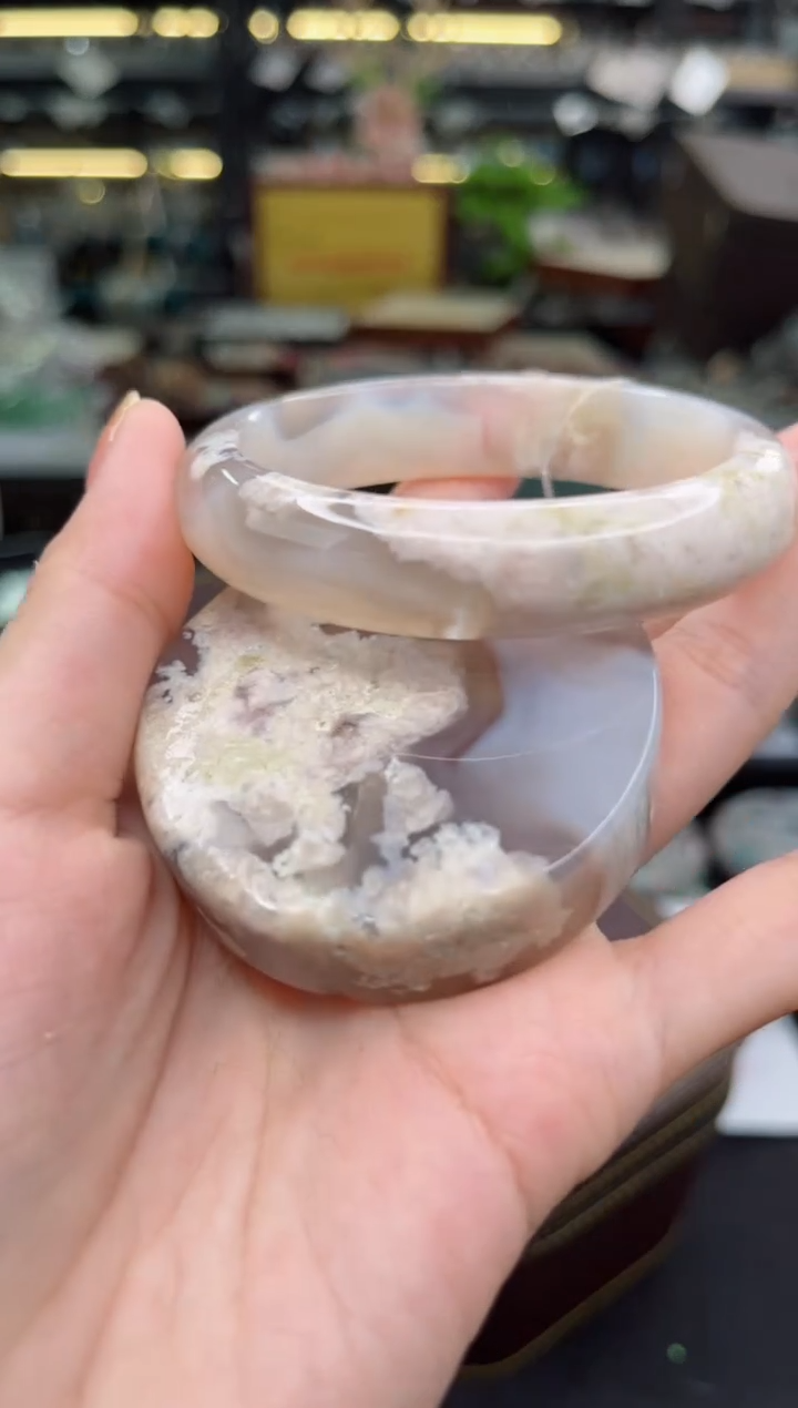 【闪购商品】石英质玉手镯未镶嵌55圈口（赠品镯心）16720