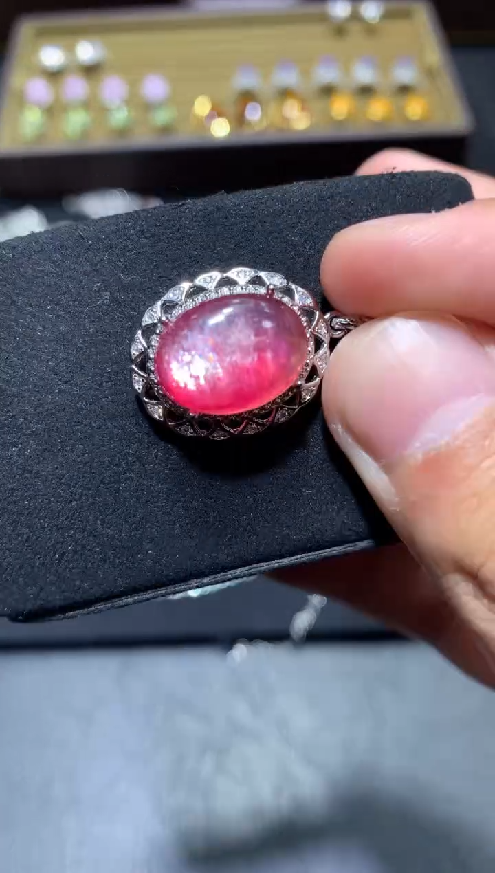 未镶嵌锂辉石紫锂云母H73