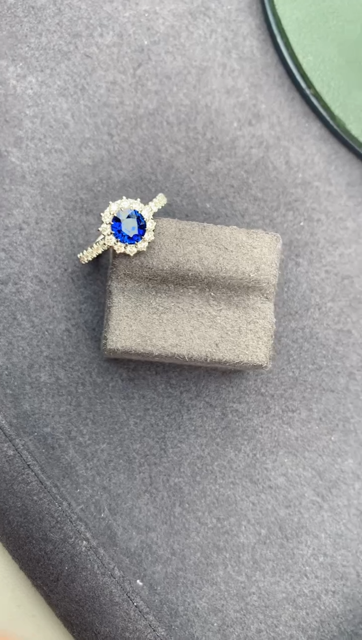 【闪购商品】蓝宝石戒指18K金镶嵌1ct皇家蓝戒指