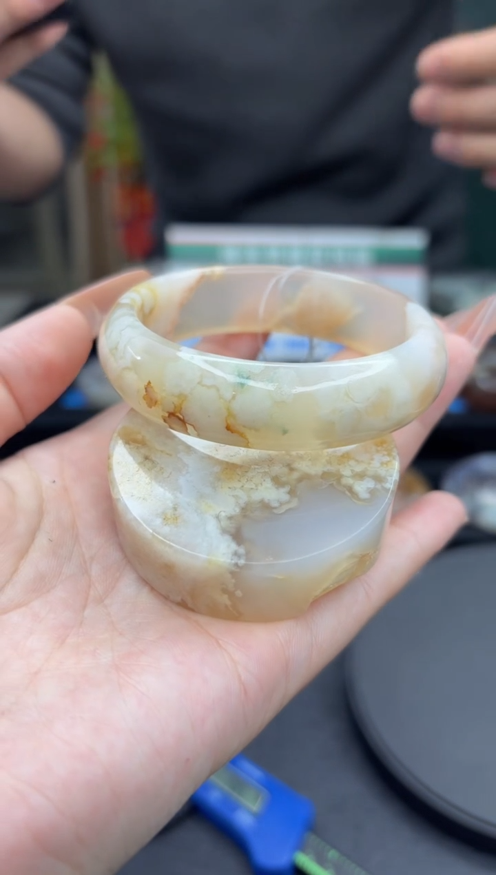 【闪购商品】石英质玉手镯未镶嵌19（56圈赠送镯心）