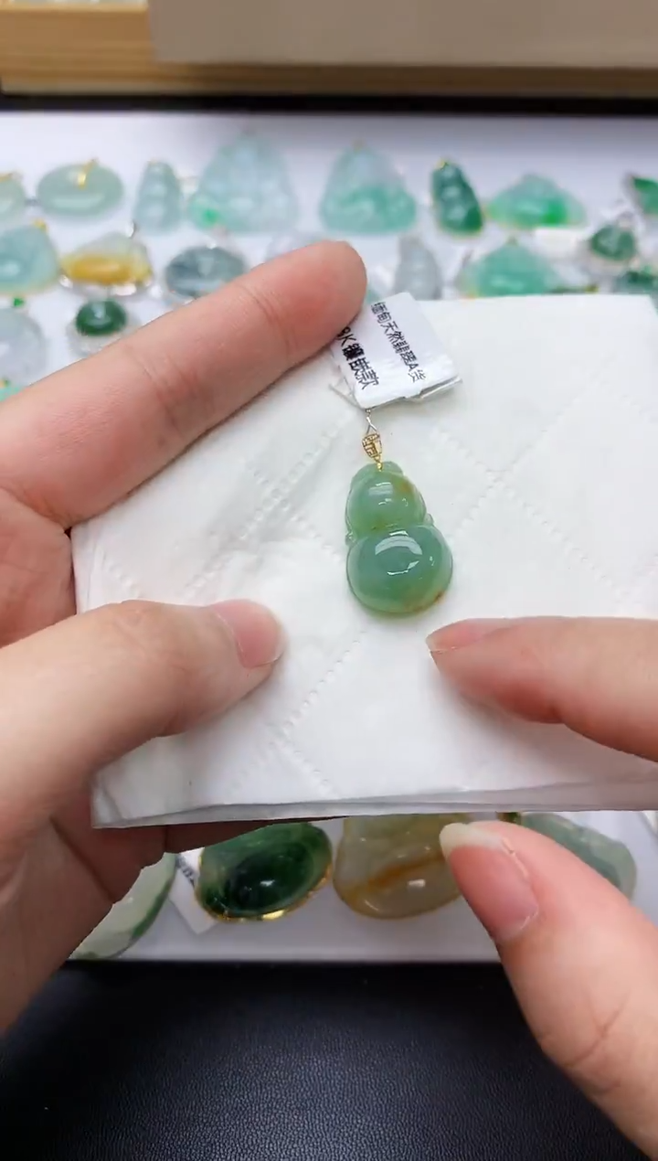 颈饰18K金镶嵌翡翠天然A货