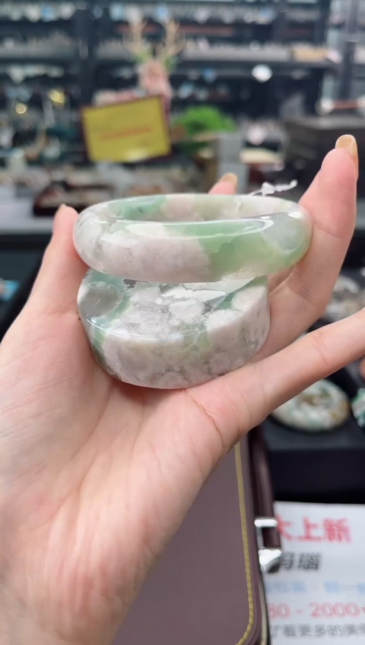 【闪购商品】石英质玉手镯未镶嵌62圈口（赠品镯心）S93550