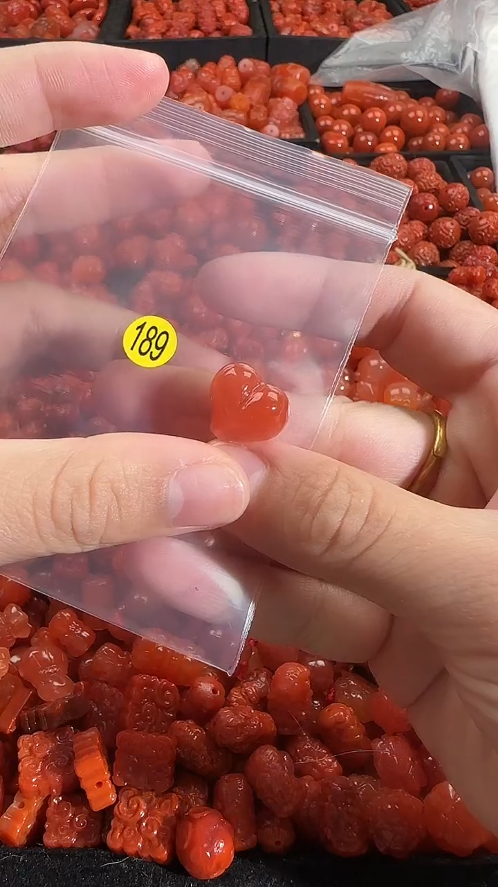 颈饰未镶嵌南红玛瑙1