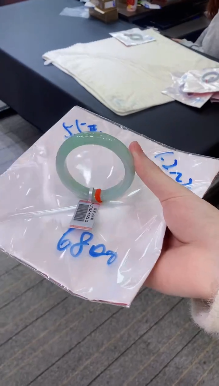 【闪购商品】翡翠手镯未镶嵌           