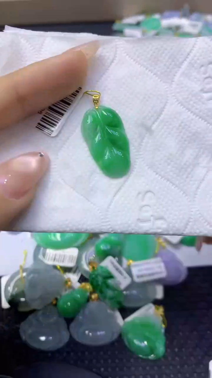 颈饰18K金镶嵌翡翠天然缅甸翡翠A货