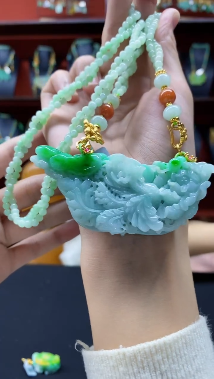 颈饰未镶嵌翡翠吊坠