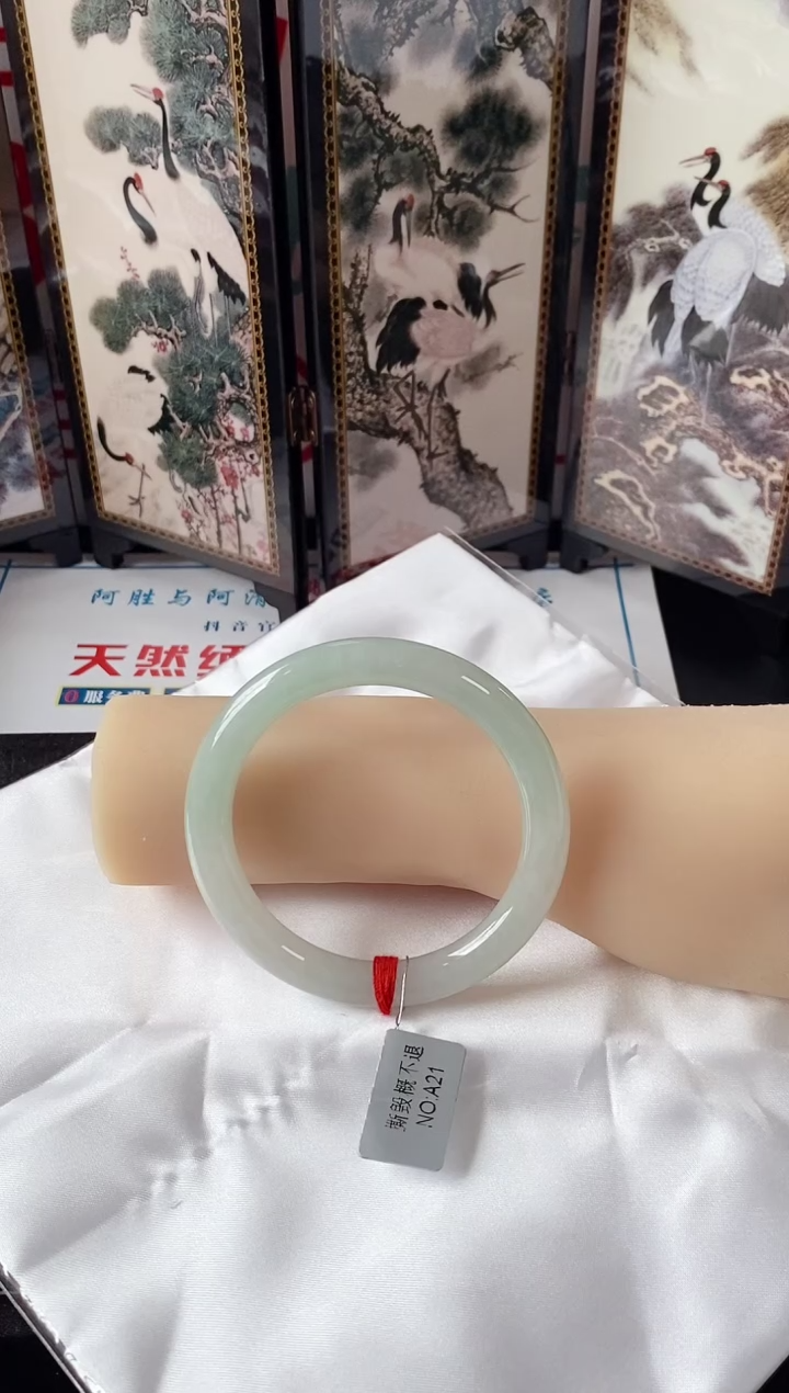 未镶嵌手镯翡翠手镯