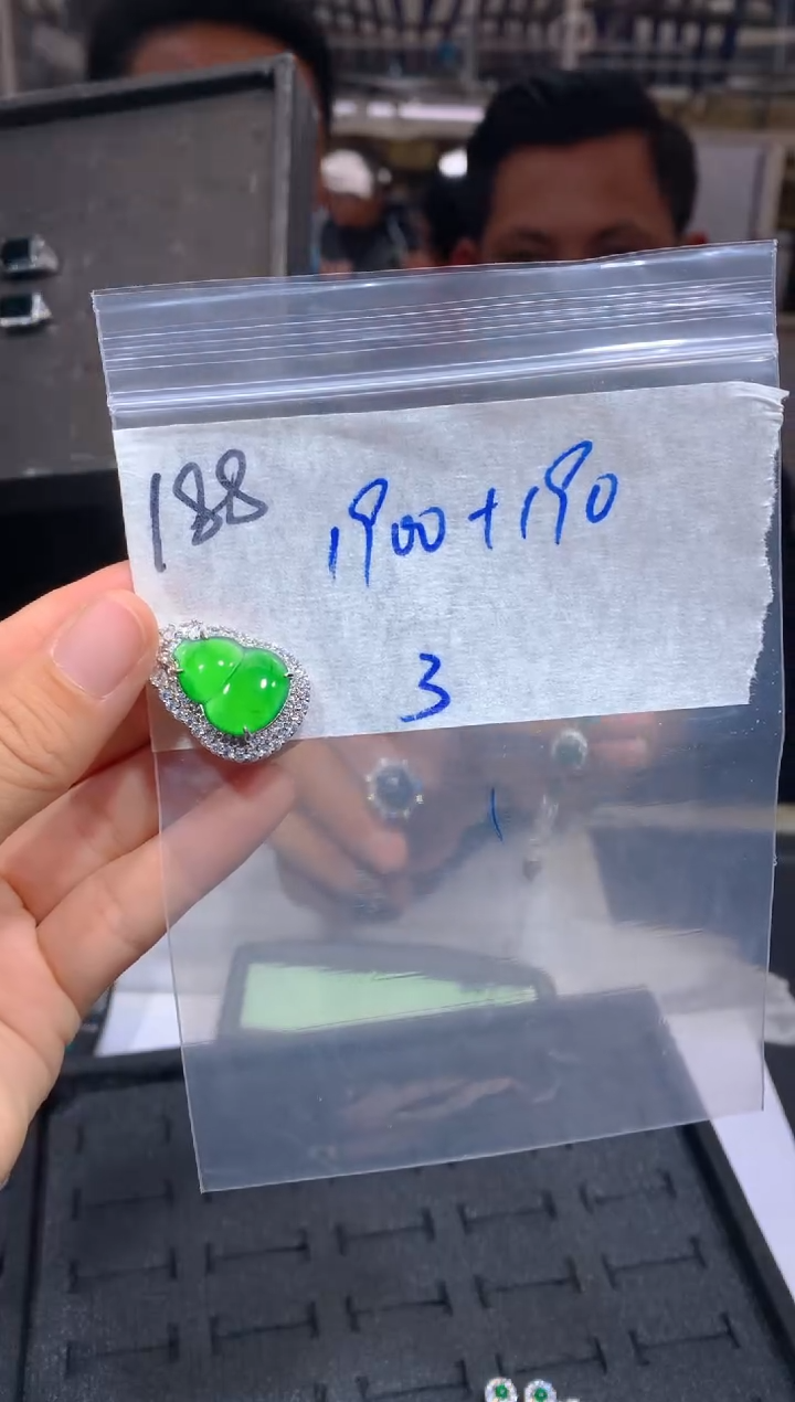 【闪购商品】定制翡翠未镶嵌188吊坠多样性拍一发一毛货定制抛光