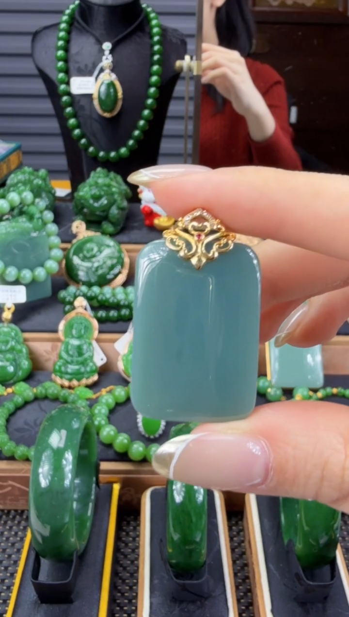 【闪购商品】和田玉（碧玉）吊坠(赠链)18K金镶嵌