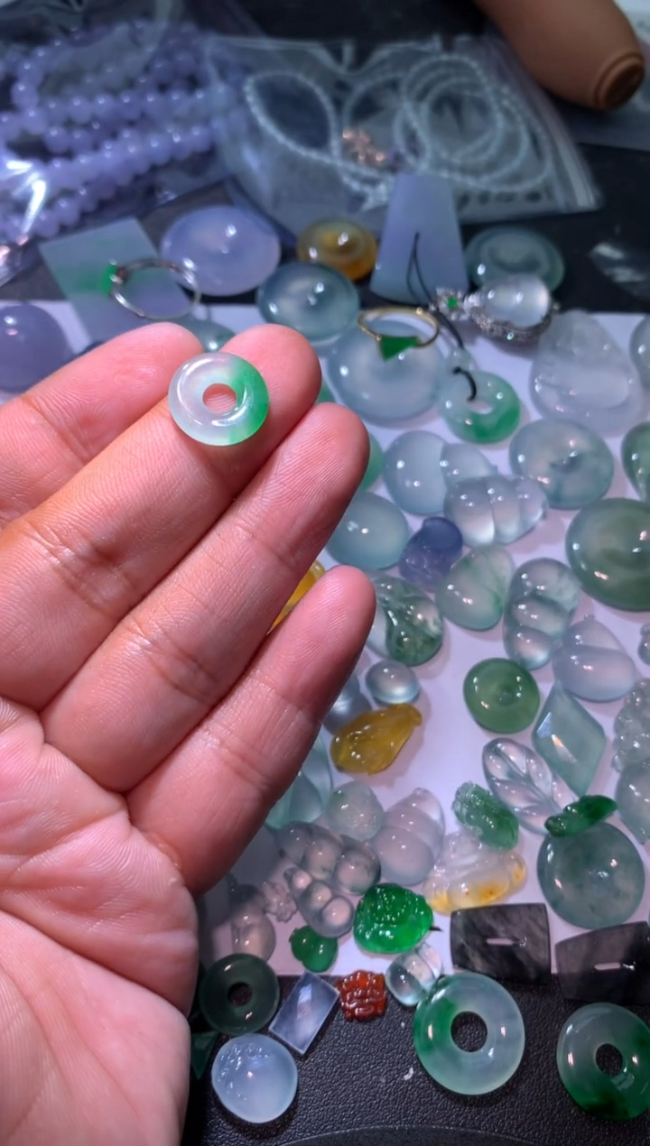 【闪购商品】翡翠颈饰未镶嵌甜甜圈