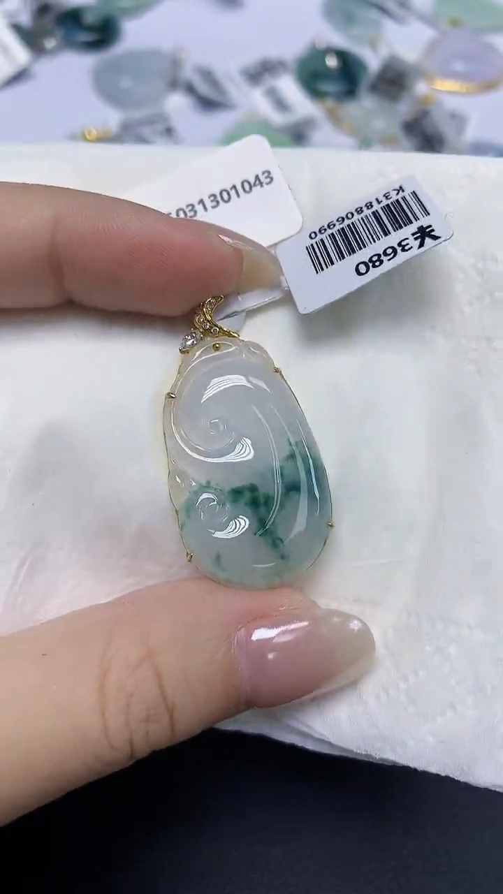 翡翠18K金镶嵌颈饰天然缅甸翡翠A货