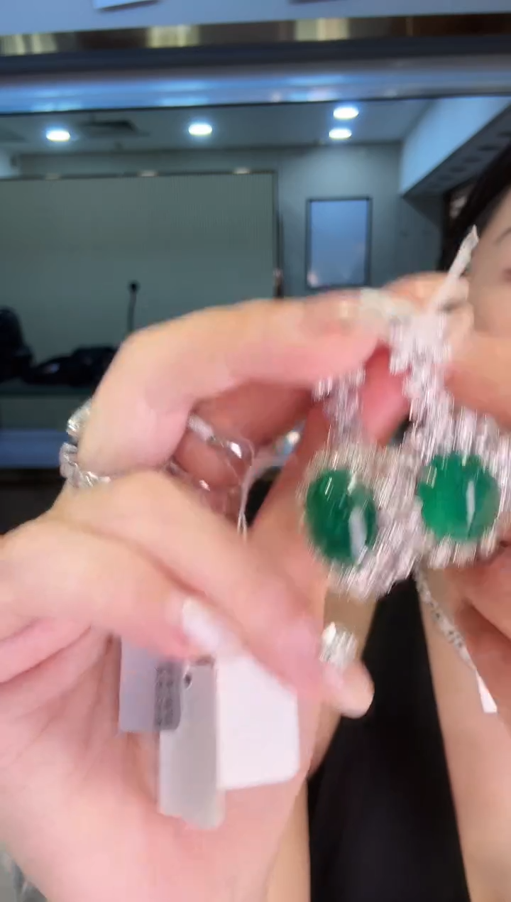 18K金镶嵌手链祖母绿23.80ct