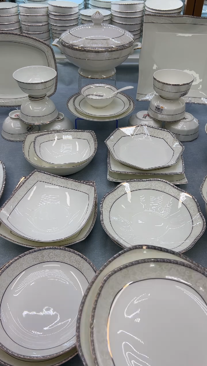 骨瓷玲珑8方6个  