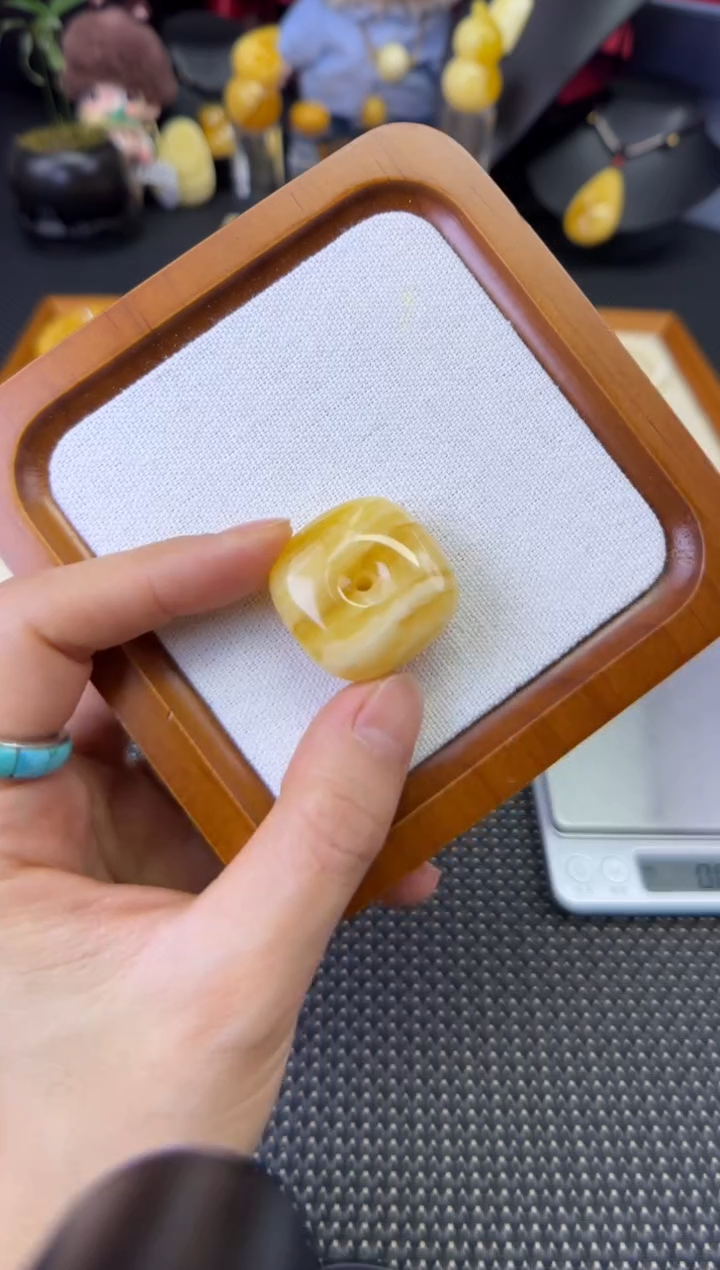 裸石琥珀未镶嵌宝衡 千层虎皮 藏扣 