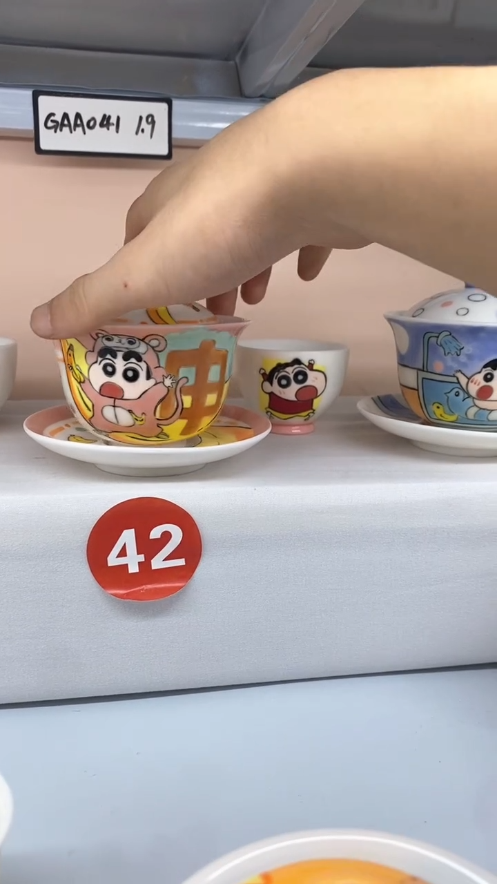 高温釉下彩动漫手绘陶瓷