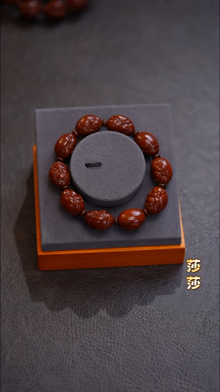 手串橄榄核人**漫橄榄核