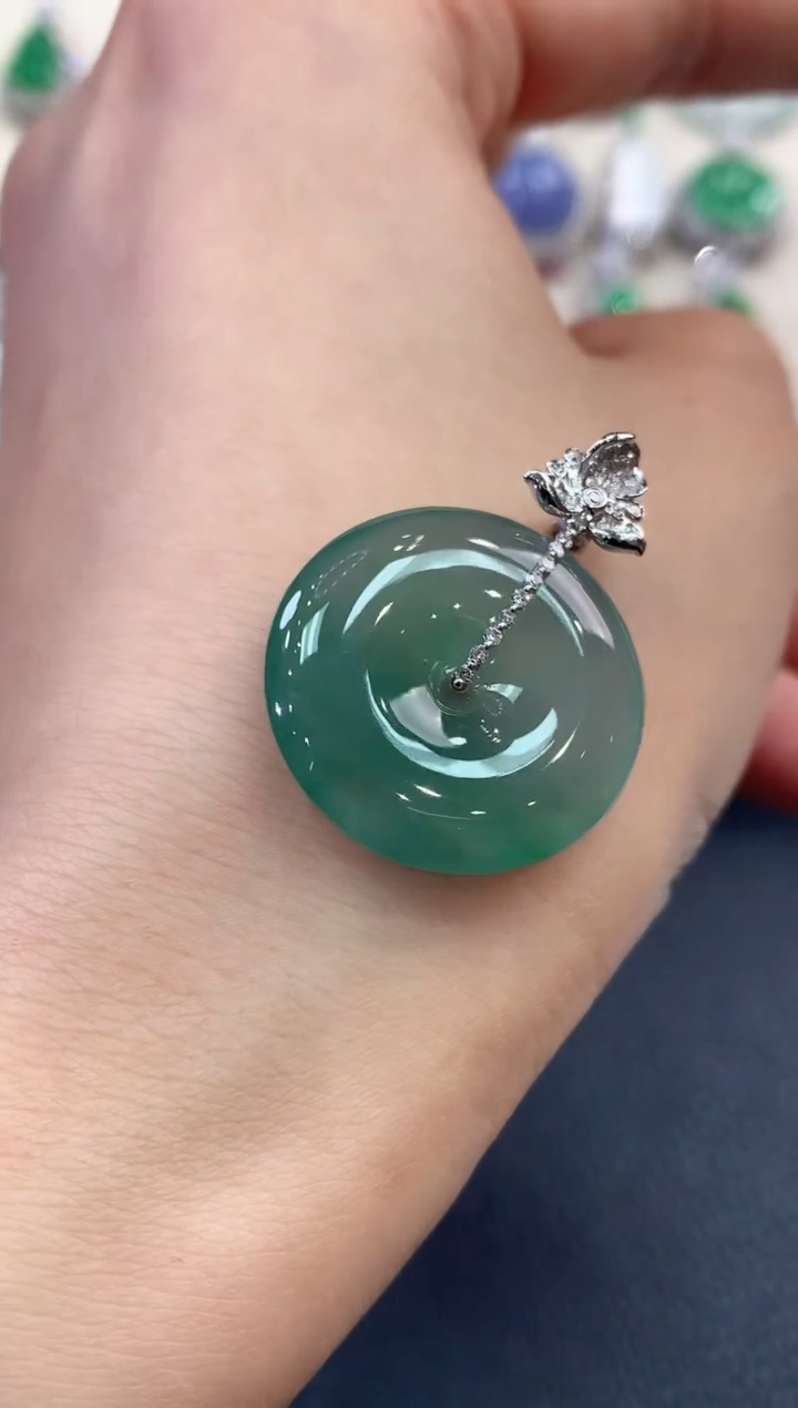 【闪购商品】翡翠吊坠(不含链)18K金镶嵌B65  