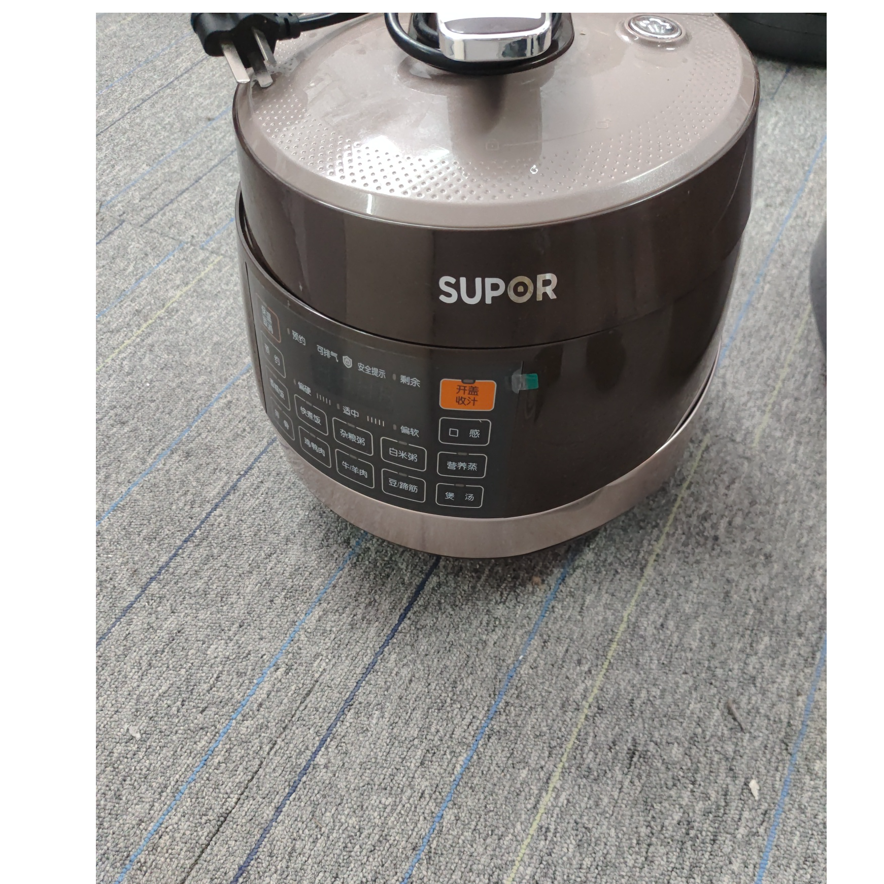 9新 SUPOR/苏泊尔 【二手】中央仓电压力锅轻微划痕功能完好