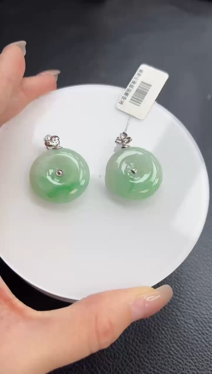 【闪购商品】翡翠颈饰18K金镶嵌平安扣多样性发一