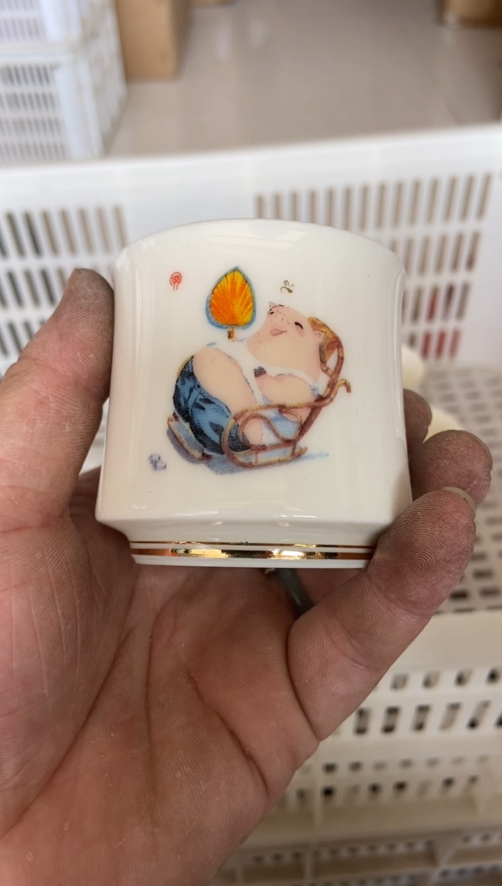 无运费险有瑕疵的摄影的产品有使用过的痕迹有点脏介意勿拍