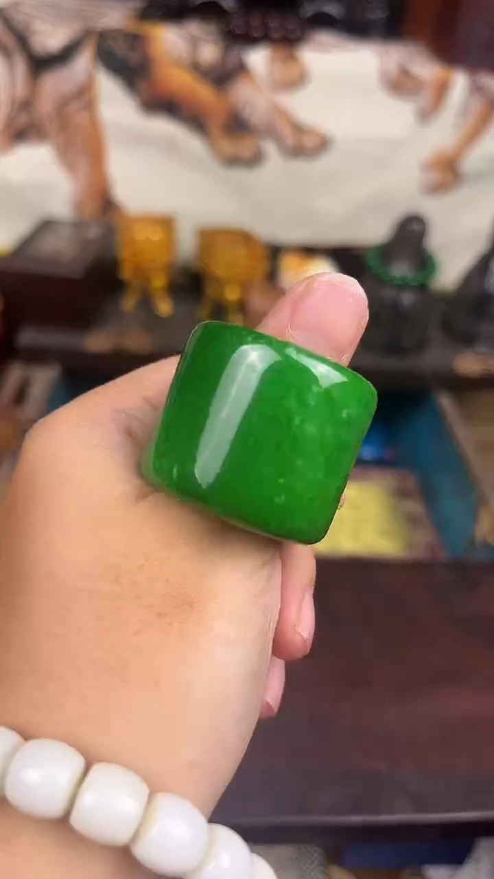 ---------绿扳指