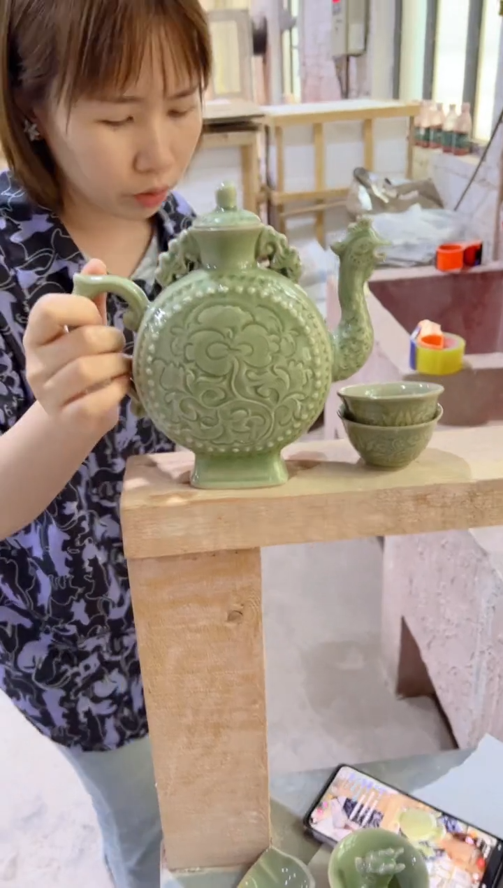 微瑕耀州窑凤鸣壶+莲纹小杯