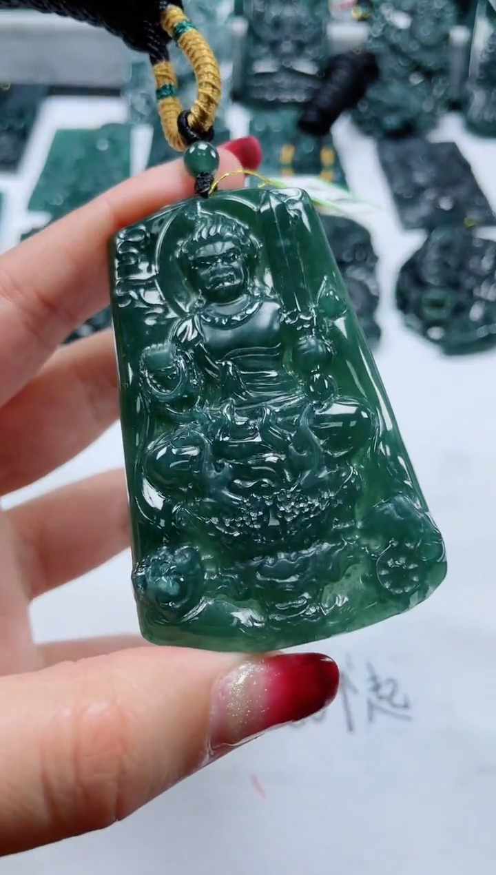 【闪购商品】翡翠颈饰未镶嵌          