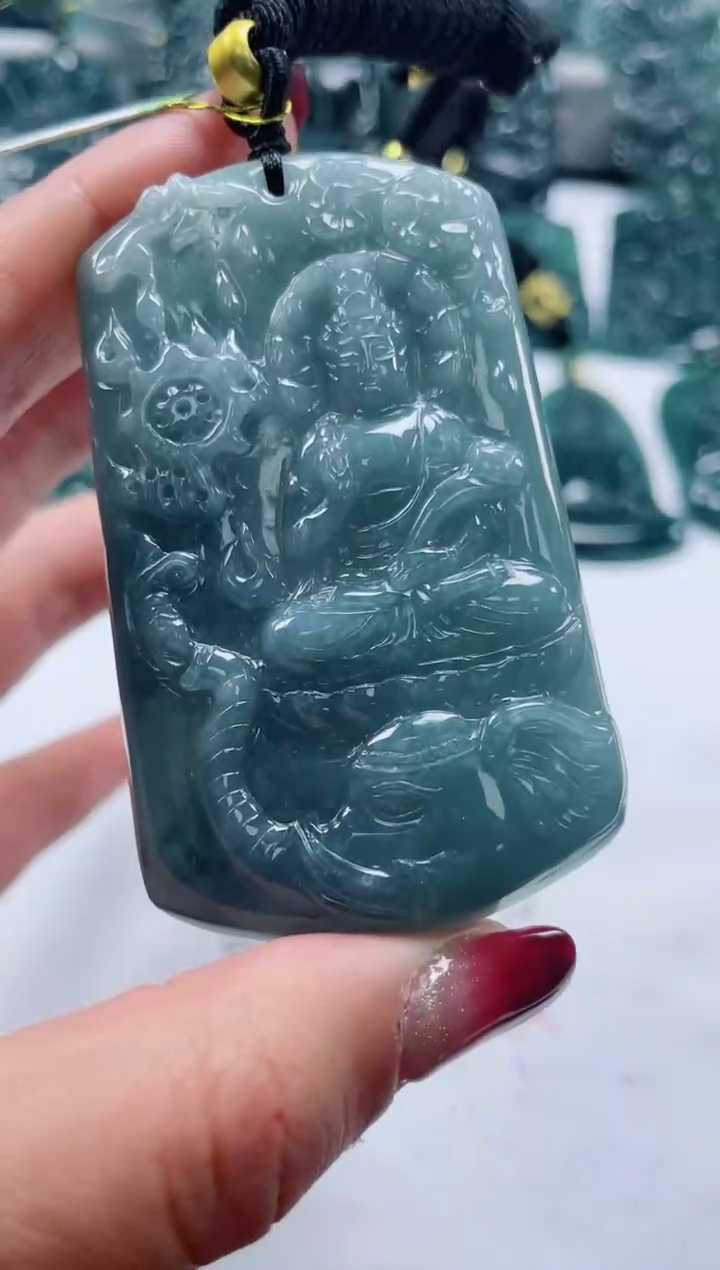 【闪购商品】翡翠颈饰未镶嵌             