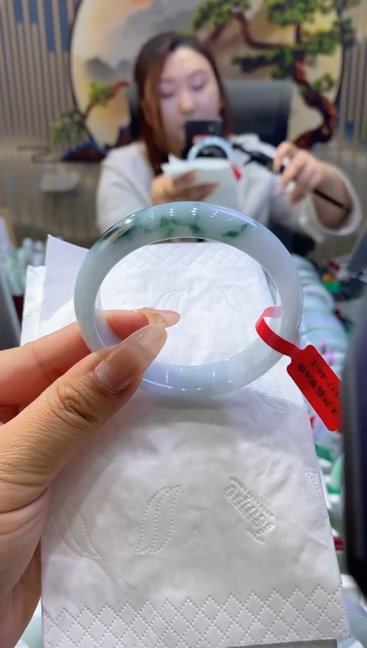 翡翠手镯未镶嵌多人00672