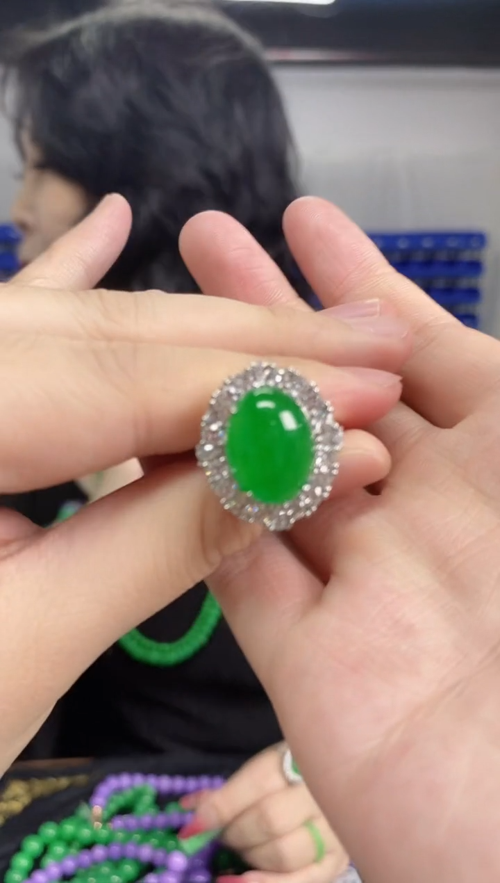 翡翠戒指未镶嵌闪购链接 多样性发其一颜色微差