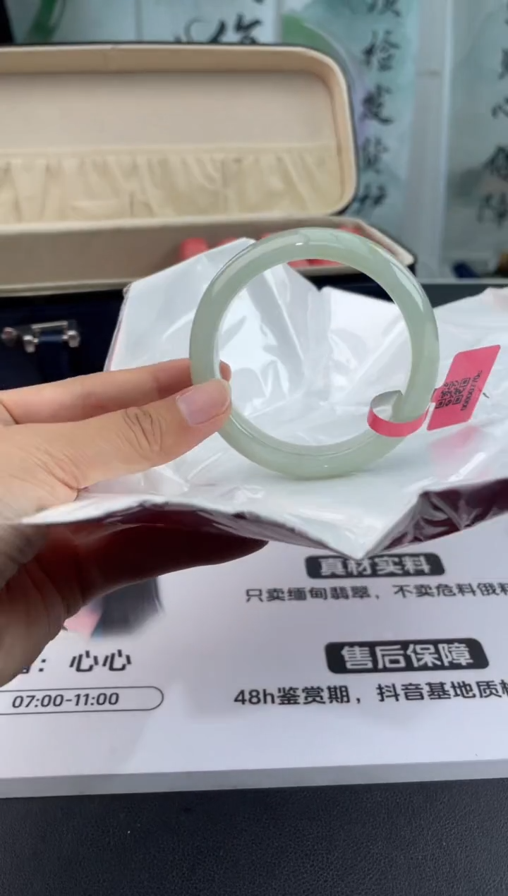翡翠未镶嵌手镯8翡翠手镯