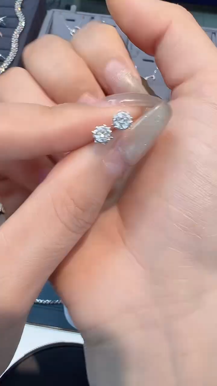 【闪购商品】钻石耳饰18K金镶嵌耳堵